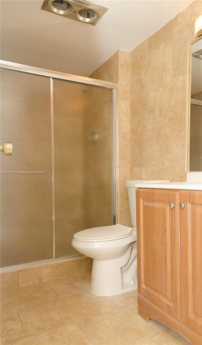 Building Photo - 100 Bayview Dr