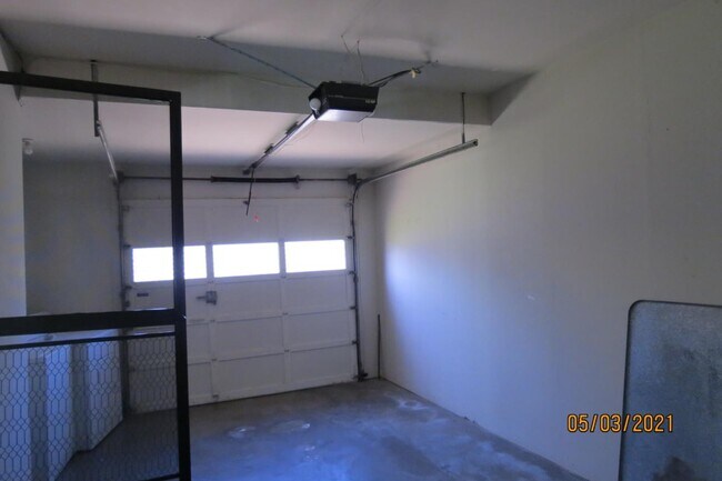 Building Photo - 2132 Town and Country Ln