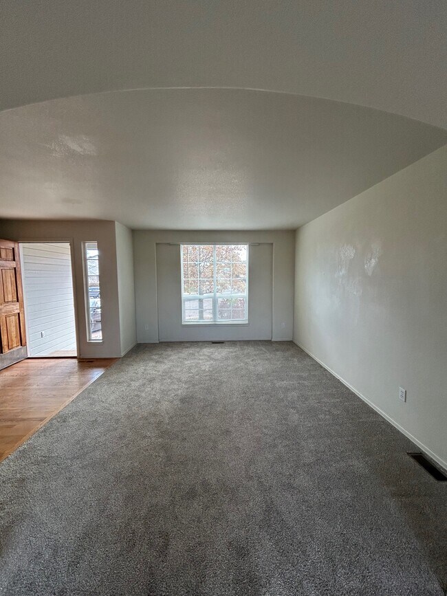 Building Photo - 9060 Strand Way