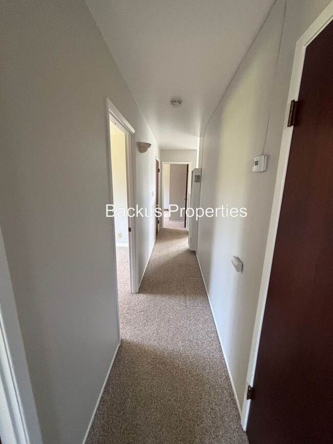 Building Photo - Three bedroom North Salinas Home on Linwoo...