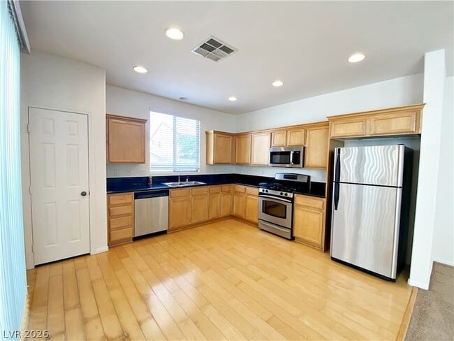 Building Photo - 682 Homewillow Ave