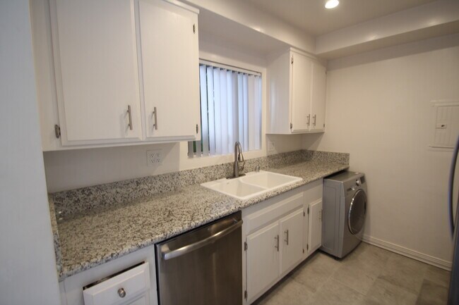 Building Photo - 1724-1728 Montana Ave