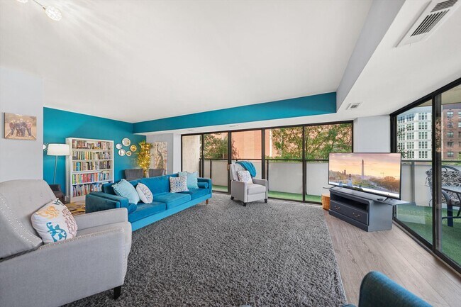 Primary Photo - 5300 Columbia Pike