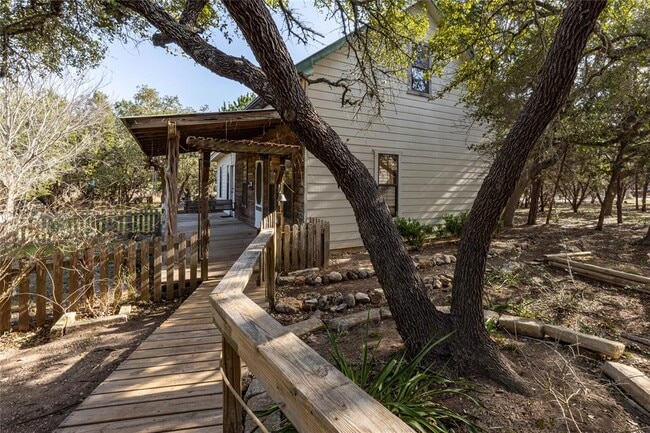 Building Photo - 105 Ridge Oak Dr