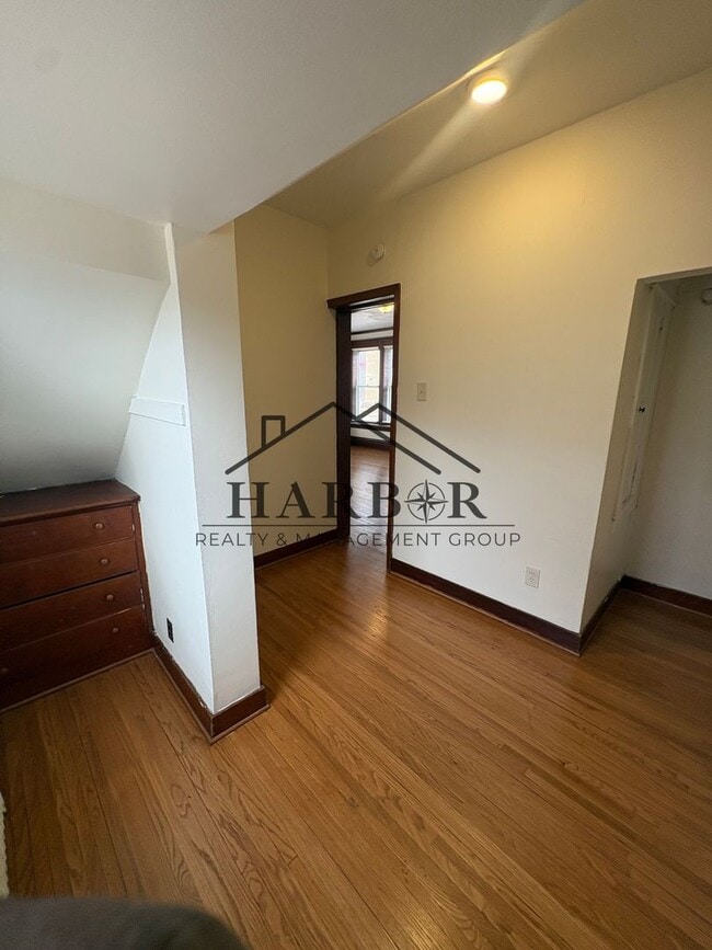 Building Photo - 711 1st Dr NW