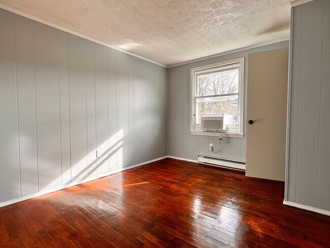 Building Photo - 1502 6th St SE