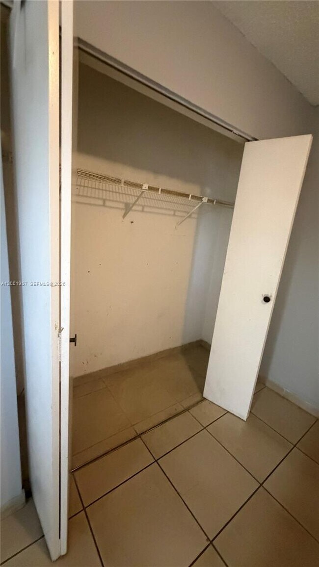 Building Photo - 9375 Fontainebleau Blvd