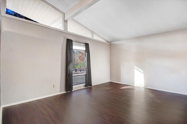 Building Photo - 514 Forest Hill Dr