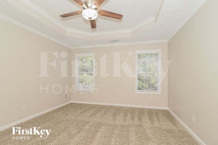 Building Photo - 459 Fernwood Cir