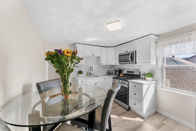 Building Photo - 49 Massasoit Ave