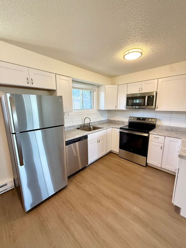 Building Photo - 4950-4956 Basswood Drive