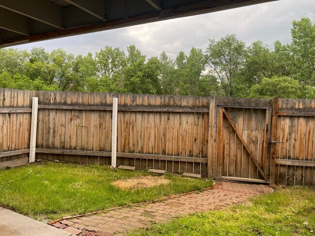 Building Photo - 1010 Holli Springs Ln