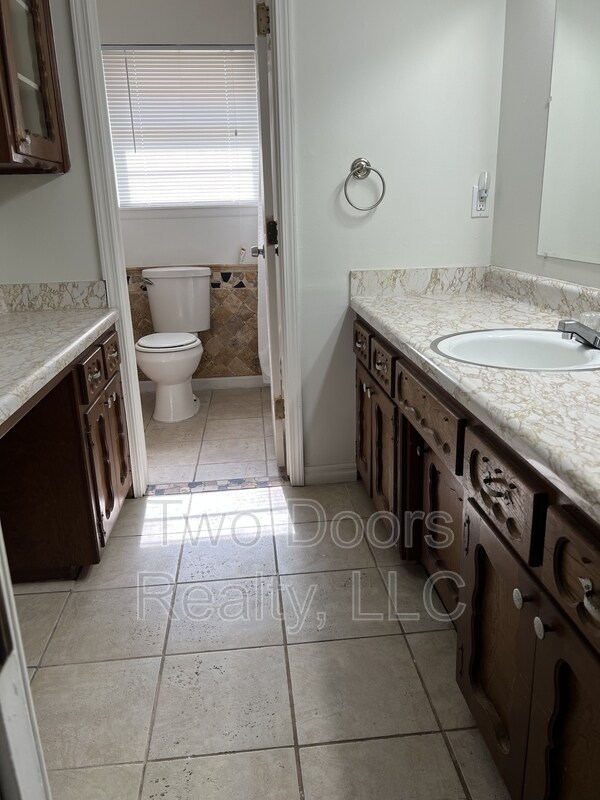 Building Photo - 1513 Parkwoods Terrace