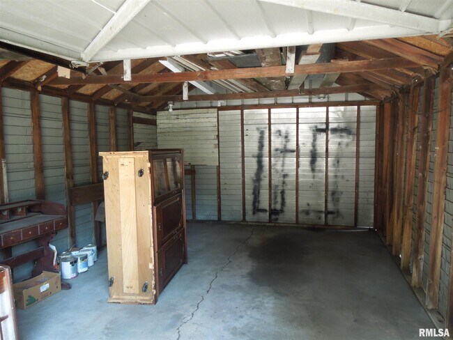 Building Photo - 3157 S 5th St