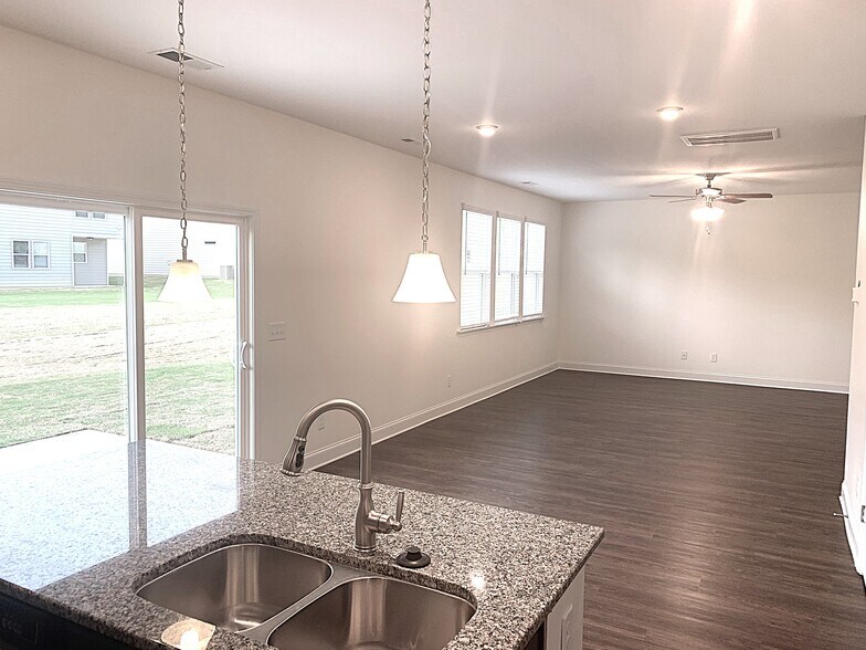 Building Photo - 112 Pullen Dr