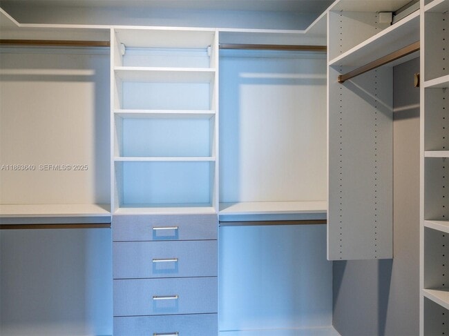 Building Photo - 700 NE 24th St