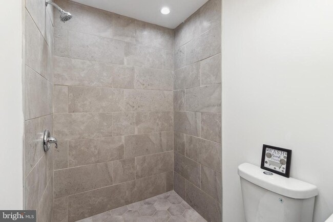 Building Photo - 912 N Milton Ave