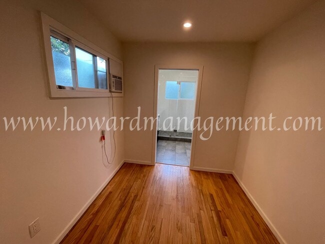 Building Photo - Beautiful Home On Corner Lot With Large Ba...