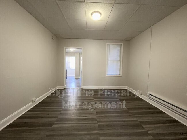 Building Photo - 664 N Prospect St