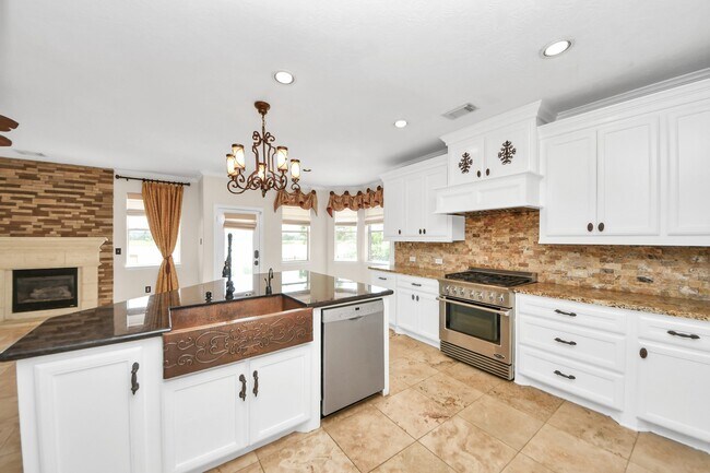 Building Photo - 1805 Jasmine Hollow Ln