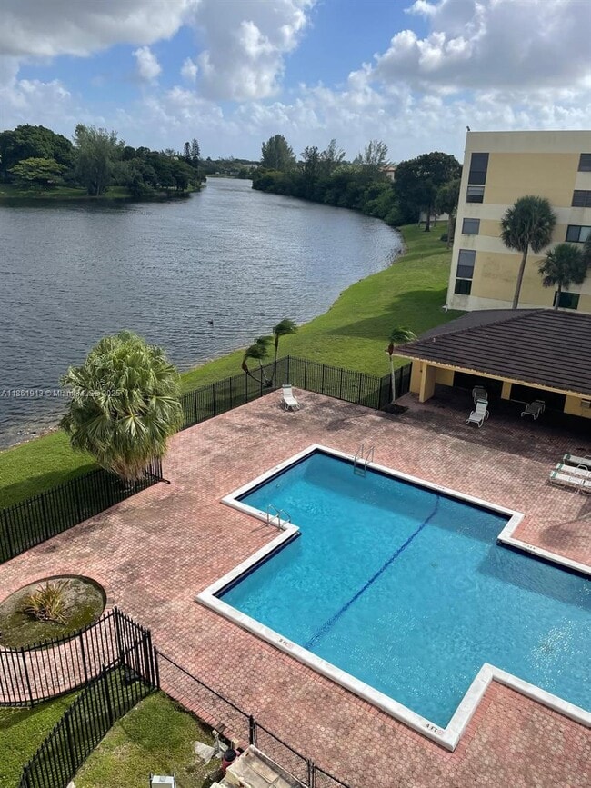 Primary Photo - 6575 W Oakland Park Blvd