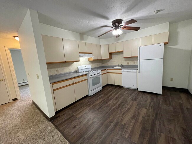 Building Photo - 385 Huse Rd