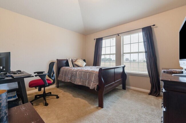 Building Photo - 2915 Bluffstone Dr