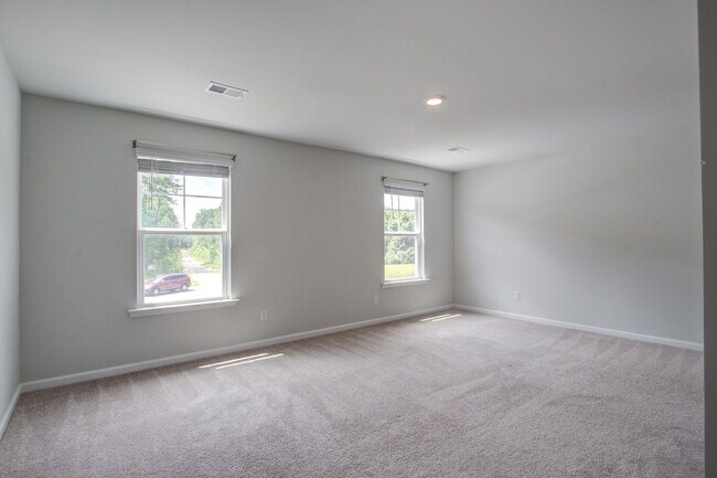 Building Photo - 104 Sunray Ln