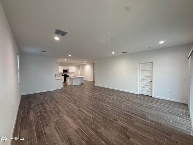 Building Photo - 2342 W Sheridan Ave