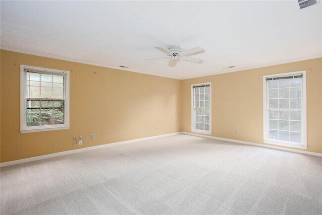 Building Photo - 179 Lakeside Dr NW