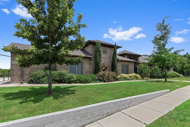 Building Photo - * MOVE IN SUMMER 6/22/2026* 6 Bed 4 Bath H...