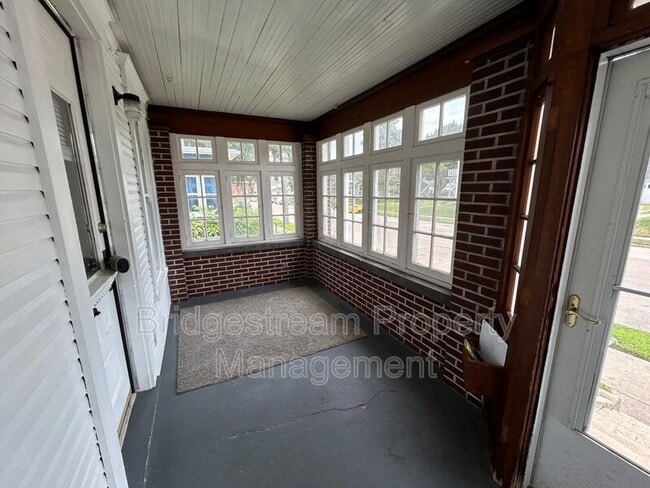 Building Photo - 434.5 S Mulberry St