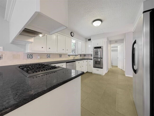 Building Photo - 12406 Sarti St