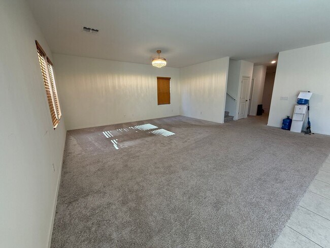 Building Photo - Spacious 5 bed 4.5 bath home in Florence, AZ!