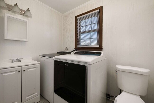 Building Photo - "Charming 3-Bedroom Haven with Spacious 2200 Sq Ft Layout in Lascassas, TN!"