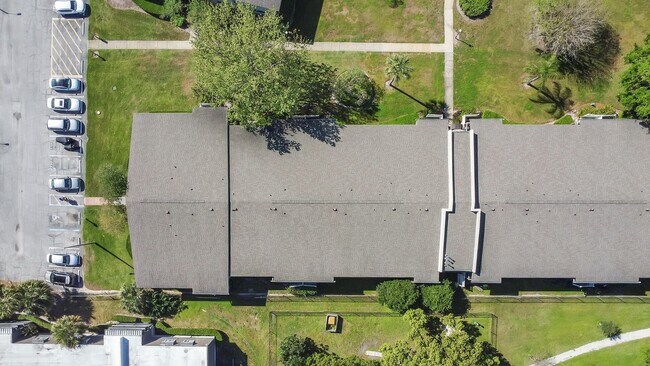 Building Photo - 1ST MONTH RENT FREE 2 Bed 1 Bath 2nd Floor Unit With Balcony In Desirable Area Winter Park Sectio...