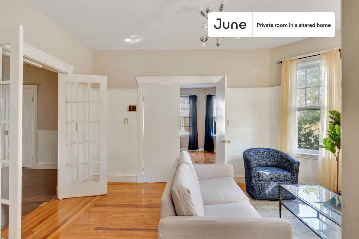 Building Photo - Room in Shared 4 bed/1 bath home