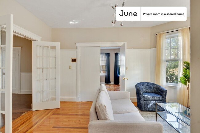 Building Photo - Room in Shared 4 bed/1 bath home in Dorchester Center