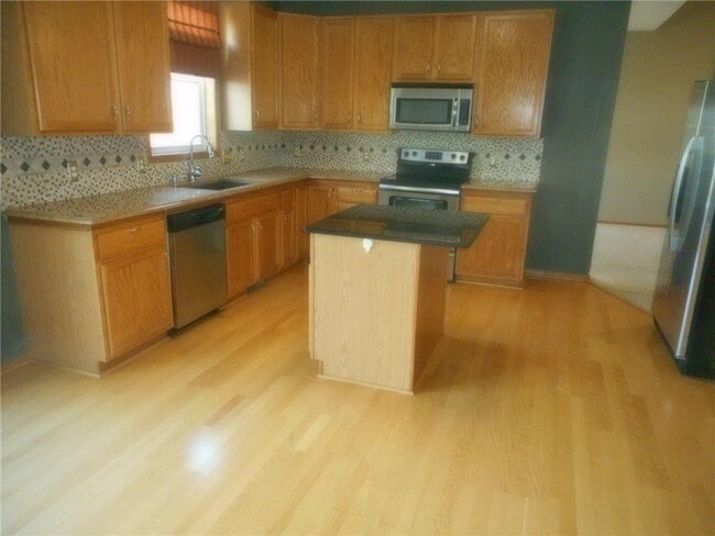 Building Photo - 4915 Olive Ln N