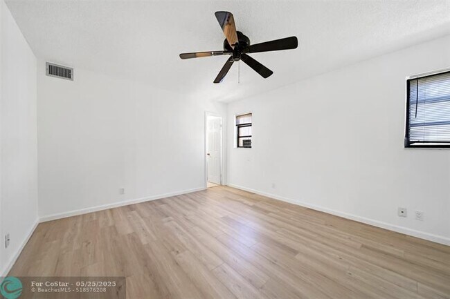 Building Photo - 2031 Coral Ridge Dr