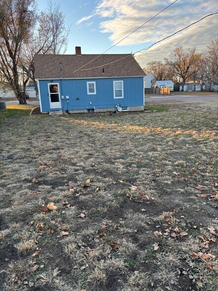 Building Photo - 620 S Rowley St