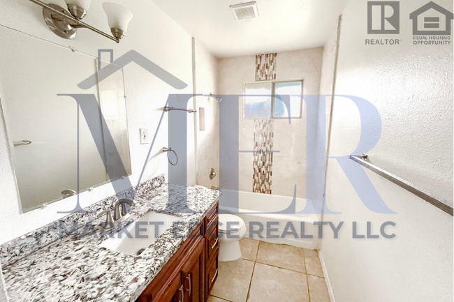 Building Photo - 3Bed/2Bath Apartment at 48th St/Thomas! Move-In Ready on 05/14/2026!--FENCED-IN YARD! NO HOA!