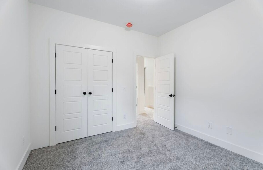 Building Photo - 2142 18th Ave N