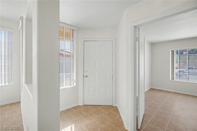 Building Photo - 2054 Cardigan Ave
