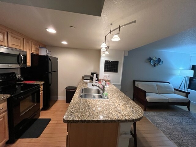 Building Photo - 450 N Arlington Ave