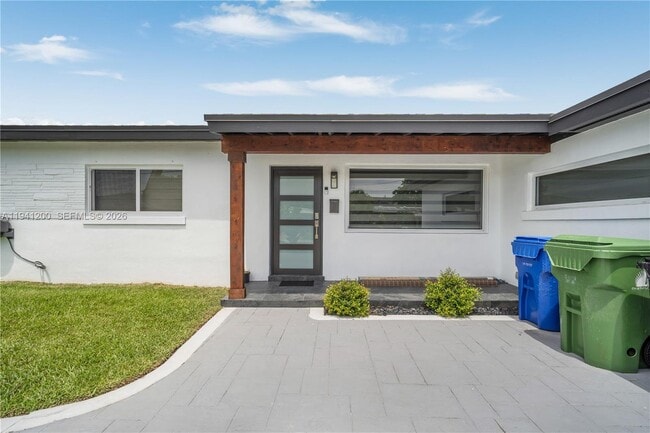 Building Photo - 1931 SW 22nd Ave