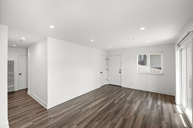 Building Photo - 161 Avenida Florencia
