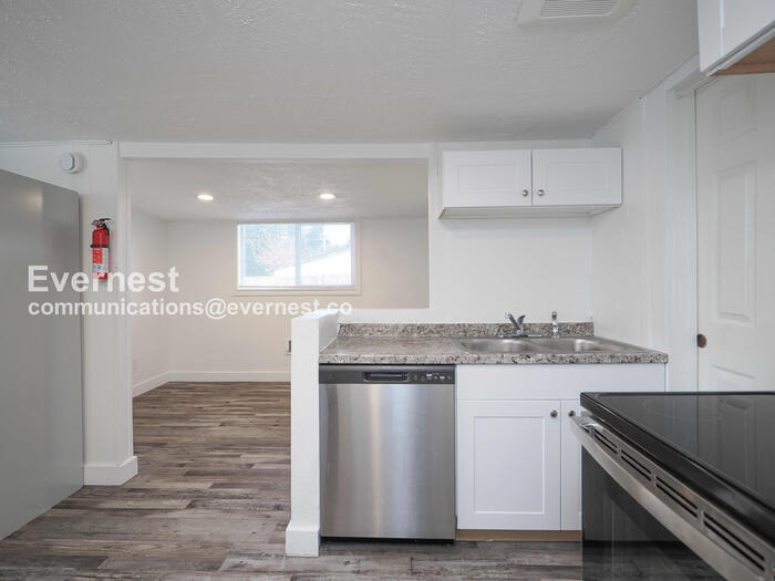 Building Photo - 43414 SE N Bend Way