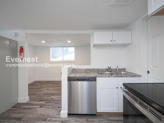 Building Photo - 43406 SE N Bend Way