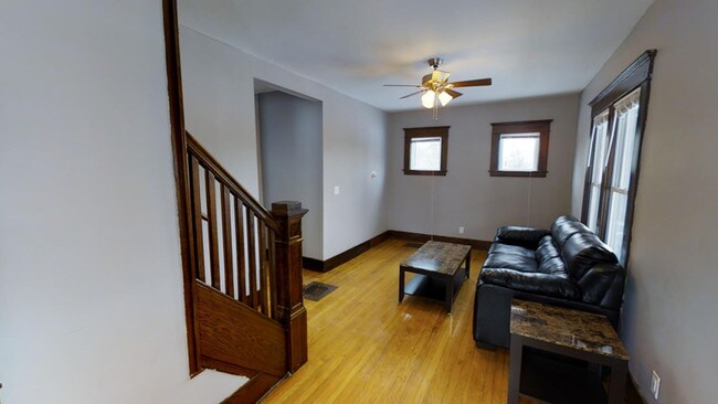 Building Photo - 918 E Colvin St